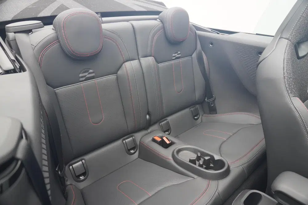 Mini Cabrio 2.0 Cooper S John Cooper Works XL uit 2026, foto 14
