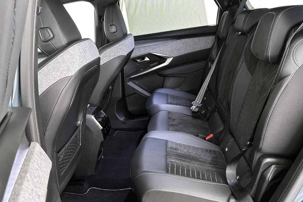 Peugeot 5008 1.2 Hybrid 136 GT 7p Stoelverwarming Camer uit 2024, foto 9