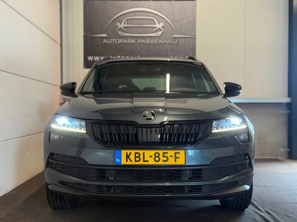 Skoda Karoq 1.5 TSI ACT Sportline Business Pano uit 2021, foto 2