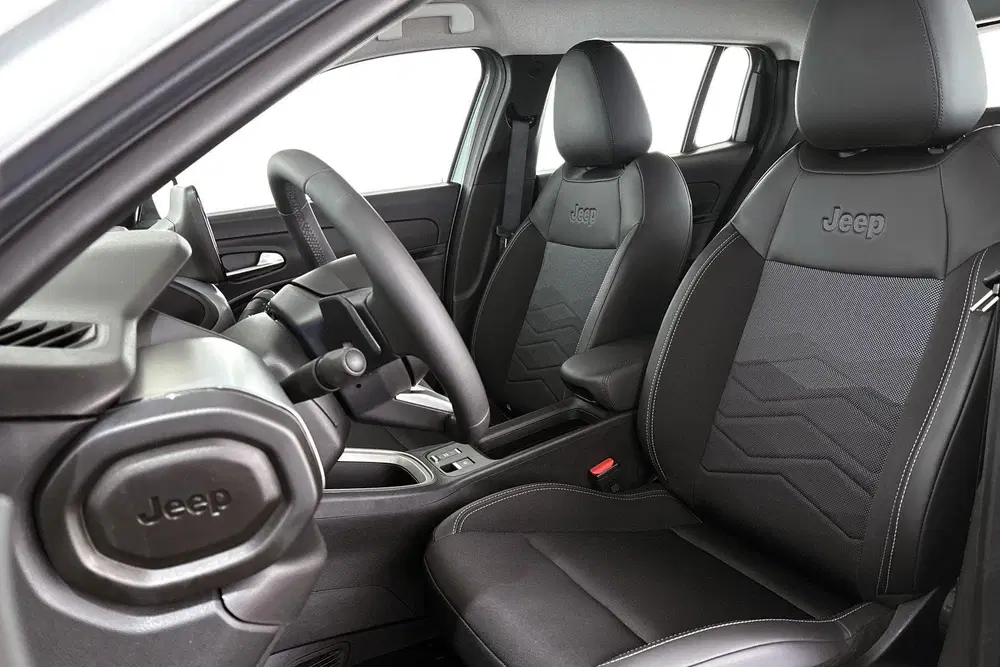 Jeep Avenger 1.2 e-Hybrid Altitude Camera Apple CarPlay uit 2025, foto 6