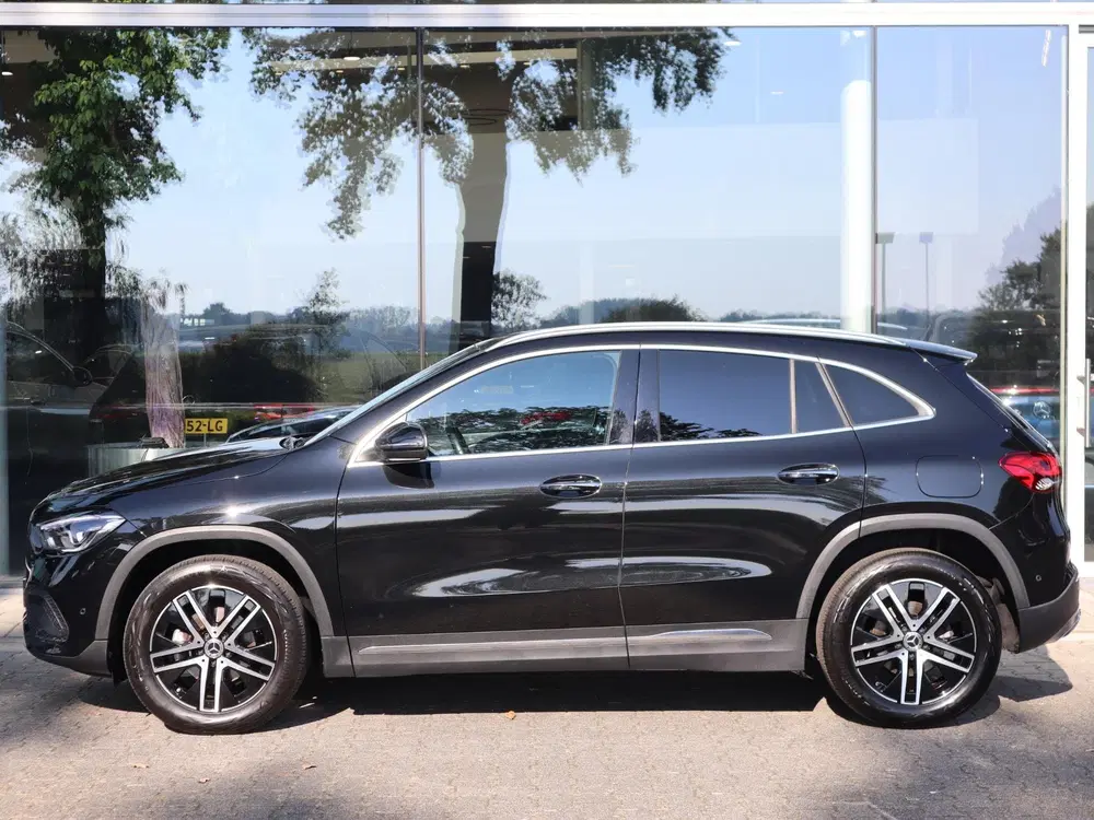 Mercedes-Benz GLA 180 Luxury Line uit 2022, foto 3