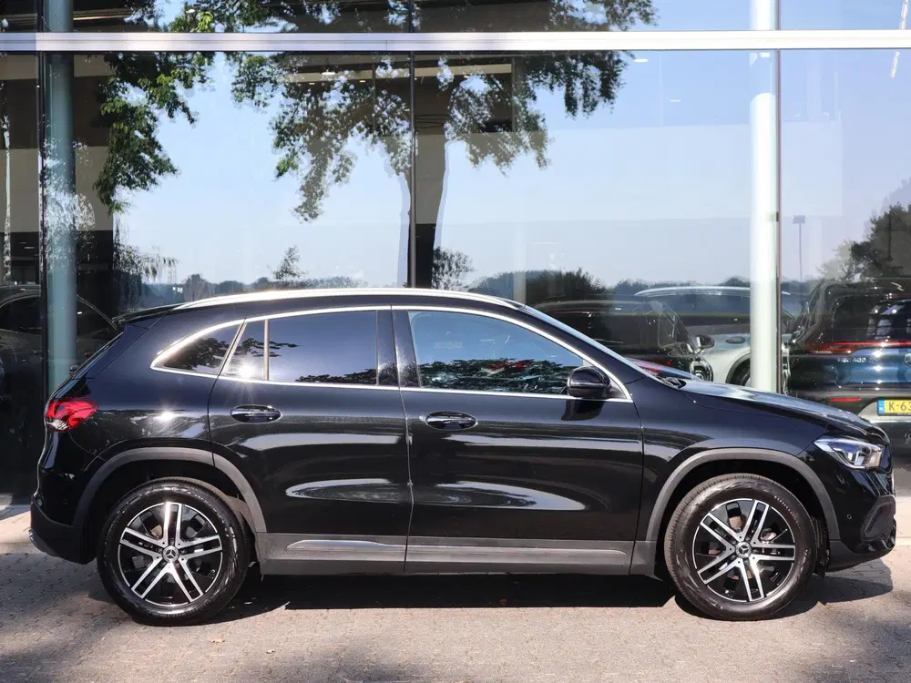 Mercedes-Benz GLA 180 Luxury Line uit 2022, foto 4