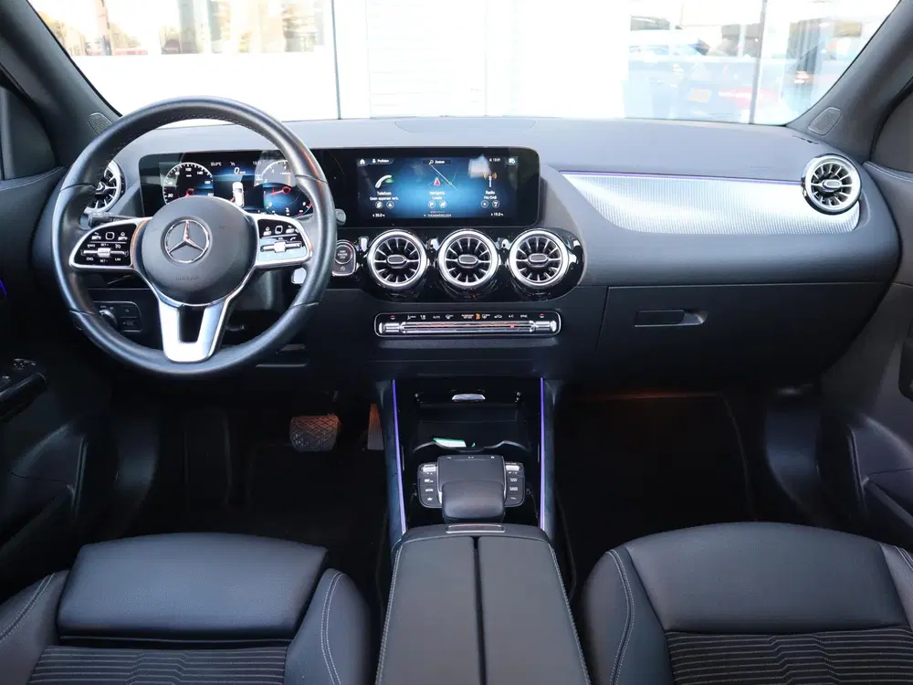 Mercedes-Benz GLA 180 Luxury Line uit 2022, foto 9