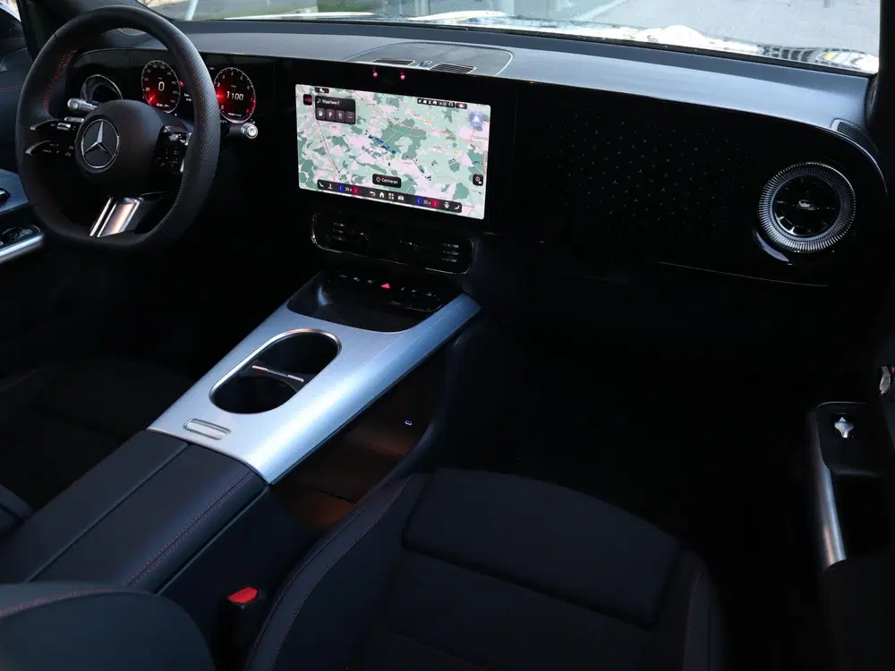 Mercedes-Benz GLB 200 Business Solution AMG l Keyless l Pano uit 2026, foto 3