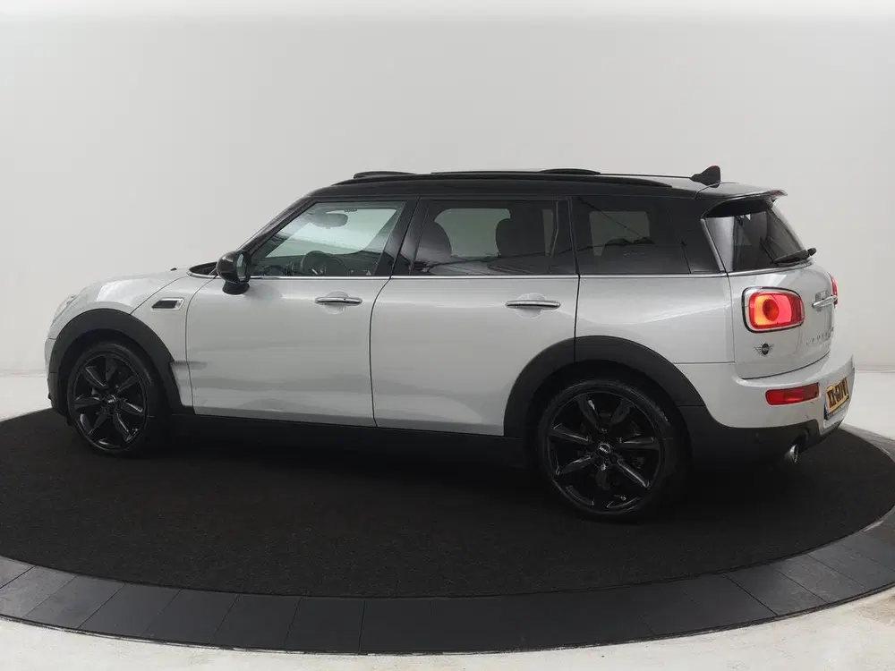 Mini Clubman 1.5 Cooper Business Edition Pano.Dak uit 2019, foto 2