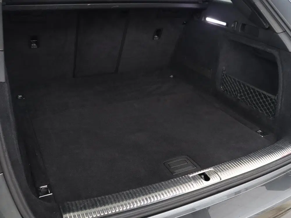 Audi A4 35 TFSI S edition Competition uit 2022, foto 11