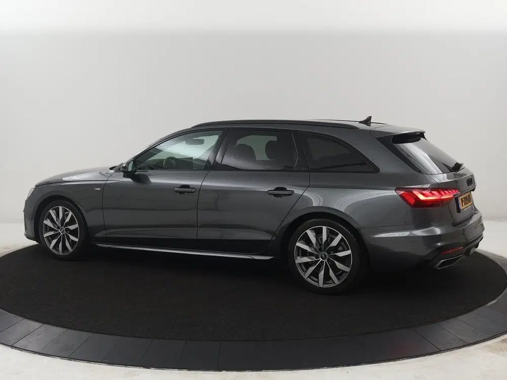 Audi A4 35 TFSI S edition Competition uit 2022, foto 2