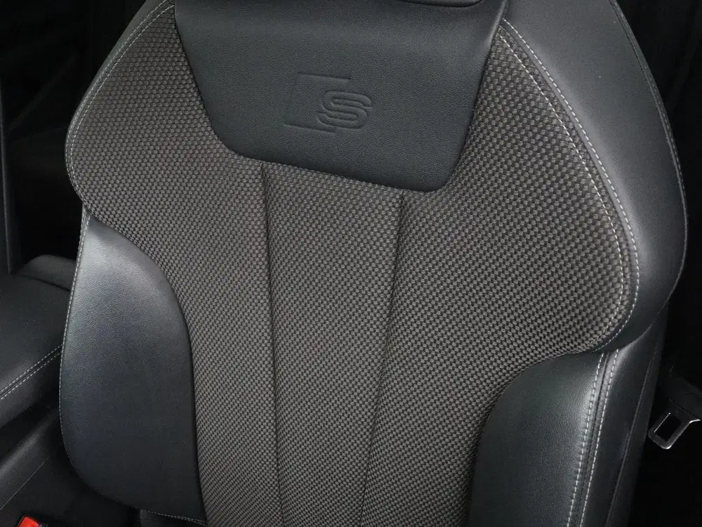 Audi A4 35 TFSI S edition Competition uit 2022, foto 6