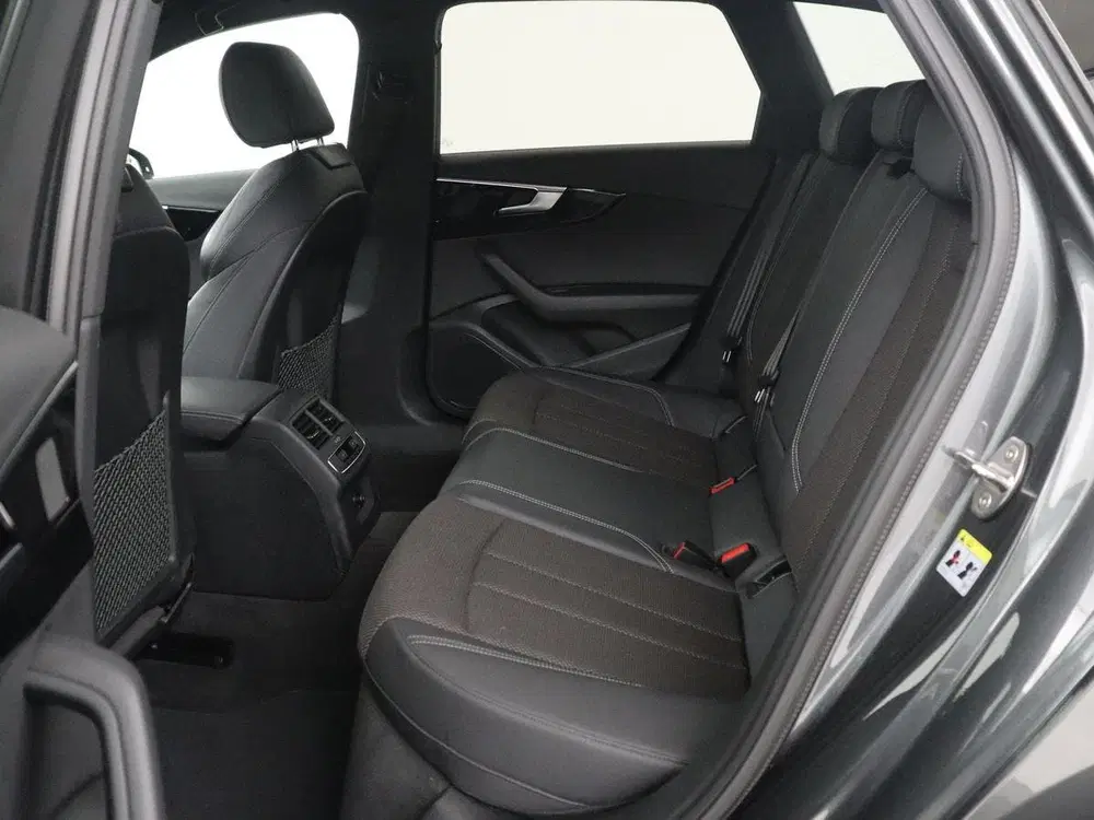Audi A4 35 TFSI S edition Competition uit 2022, foto 7
