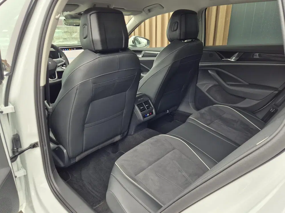 Volkswagen Passat 1.5 eTSI Business uit 2025, foto 10