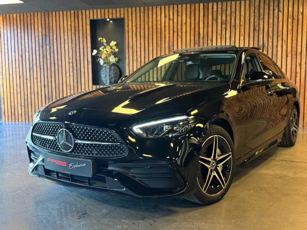 Mercedes-Benz C-Klasse 300 e AMG Line uit 2023, foto 2
