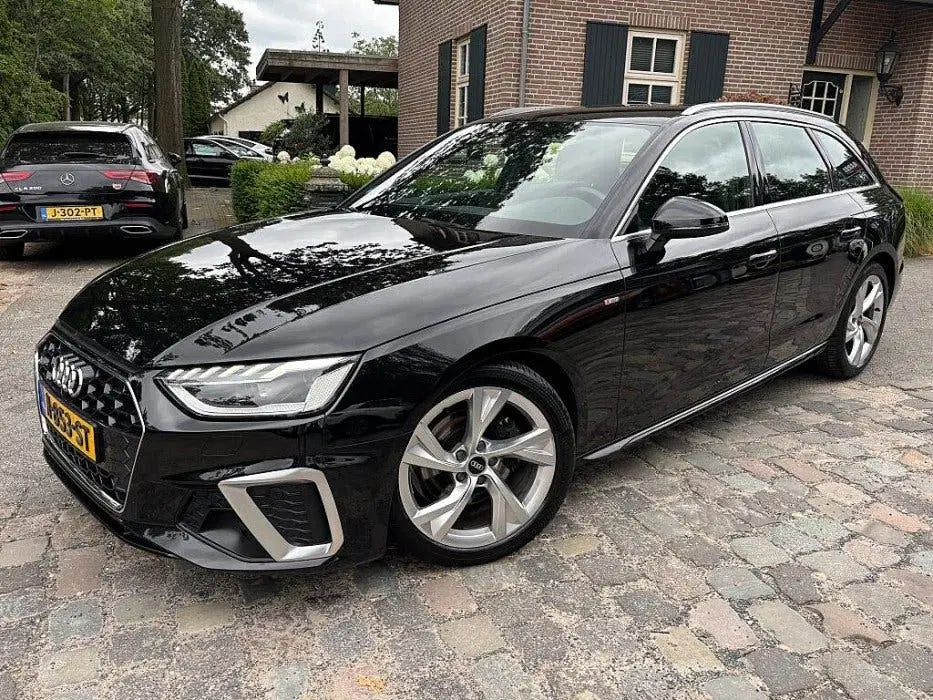 Audi A4 35 TFSI S Line uit 2022