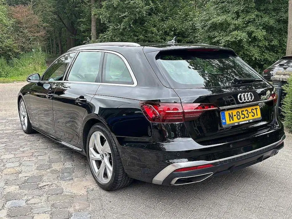 Audi A4 35 TFSI S Line uit 2022, foto 3