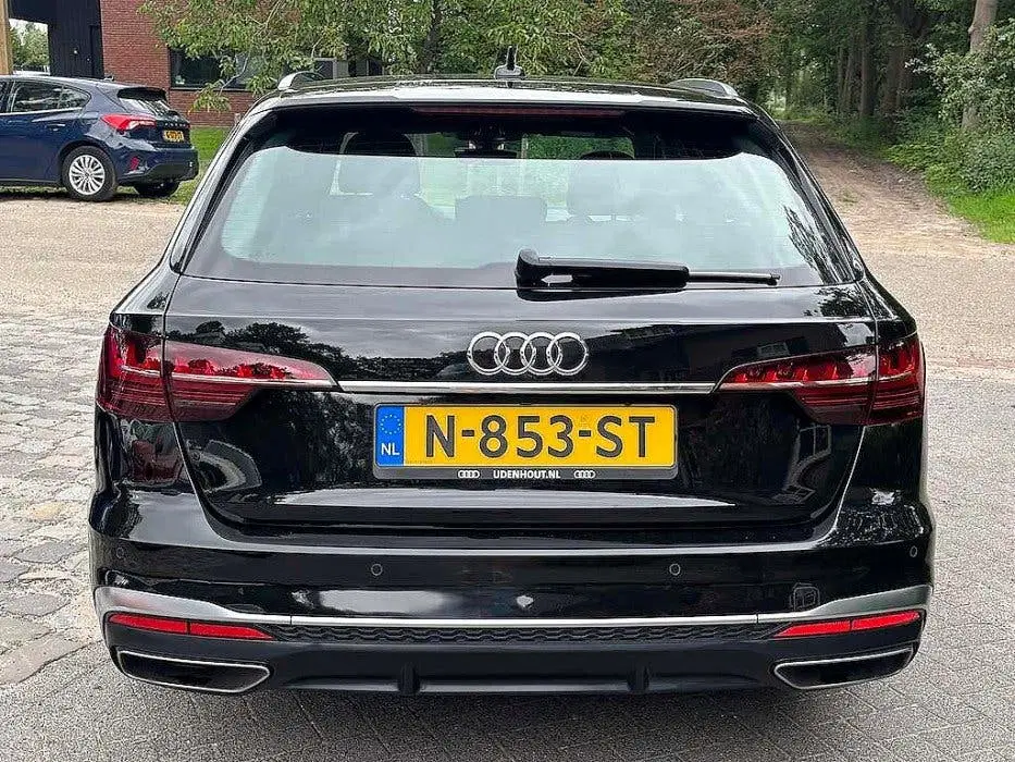 Audi A4 35 TFSI S Line uit 2022, foto 4