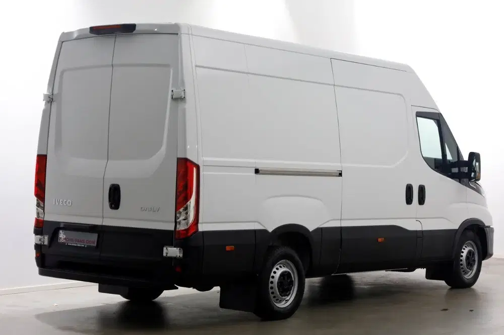 Iveco Daily 35S21 3.0 210pk L2H2 HiMatic Automaat Navi uit 2023, foto 2