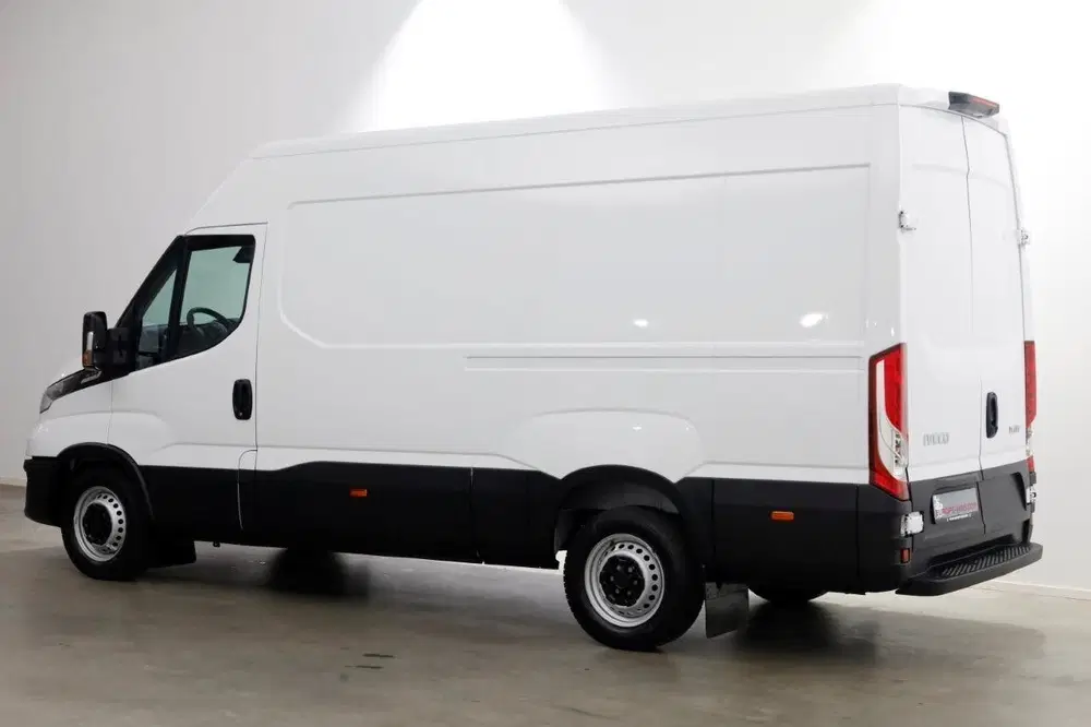 Iveco Daily 35S21 3.0 210pk L2H2 HiMatic Automaat Navi uit 2023, foto 9
