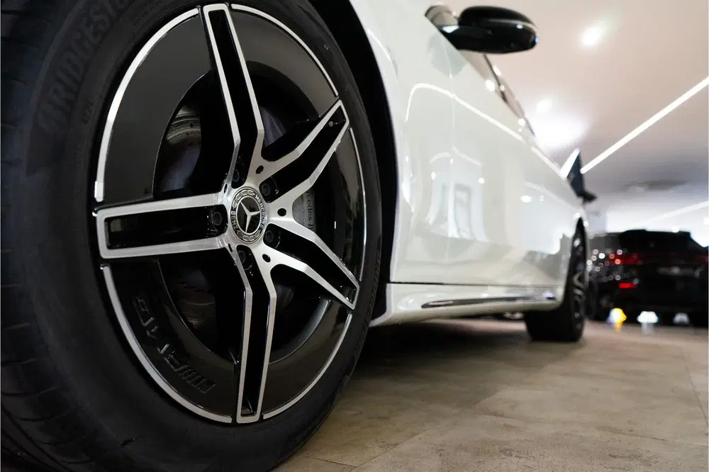 Mercedes-Benz E-Klasse 300 e Premium AMG 313PK uit 2025, foto 12