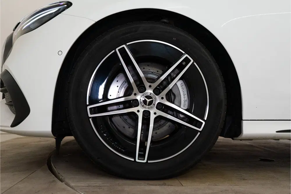 Mercedes-Benz E-Klasse 300 e Premium AMG 313PK uit 2025, foto 13