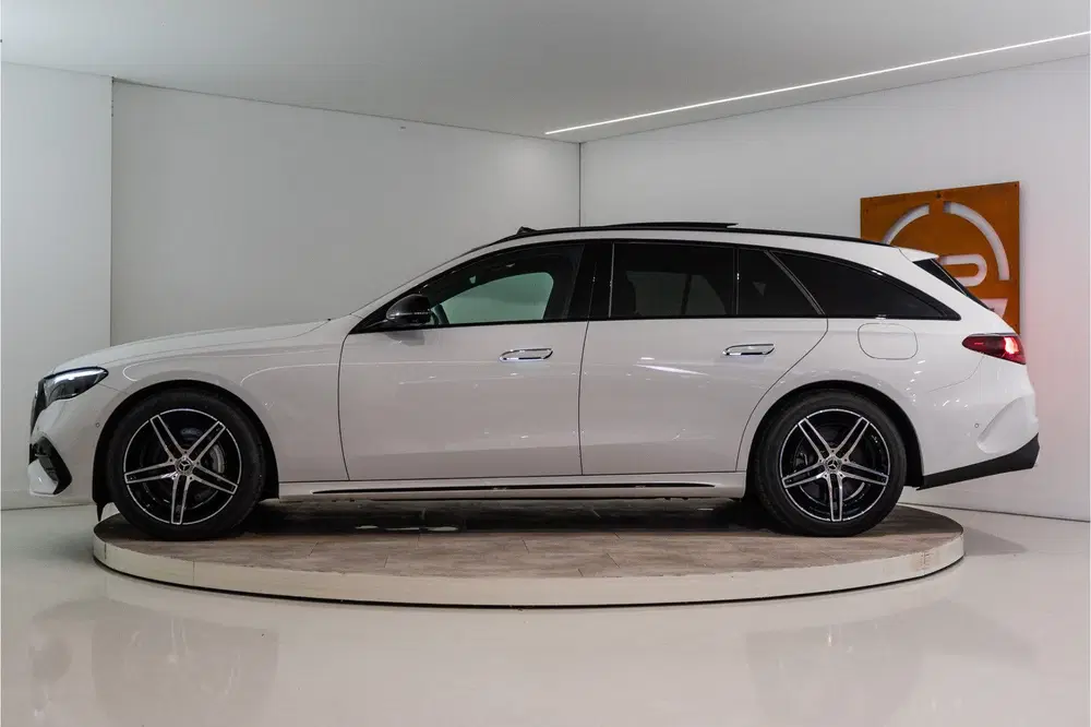 Mercedes-Benz E-Klasse 300 e Premium AMG 313PK uit 2025, foto 2