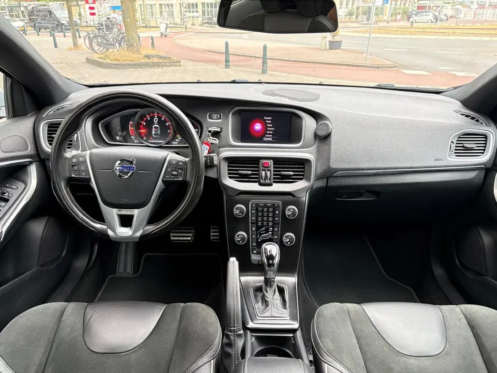 Volvo V40 1.5 T3 Polar+ Sport R-Design Automaat Glas uit 2019, foto 14