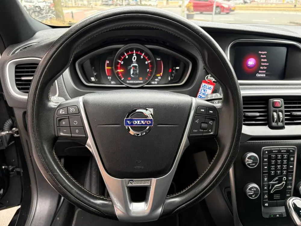 Volvo V40 1.5 T3 Polar+ Sport R-Design Automaat Glas uit 2019, foto 15