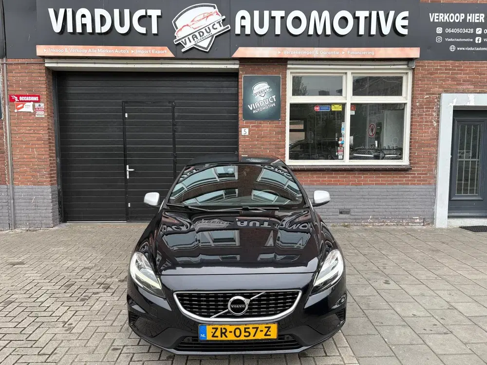 Volvo V40 1.5 T3 Polar+ Sport R-Design Automaat Glas uit 2019, foto 2