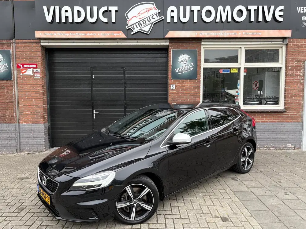 Volvo V40 1.5 T3 Polar+ Sport R-Design Automaat Glas uit 2019, foto 3