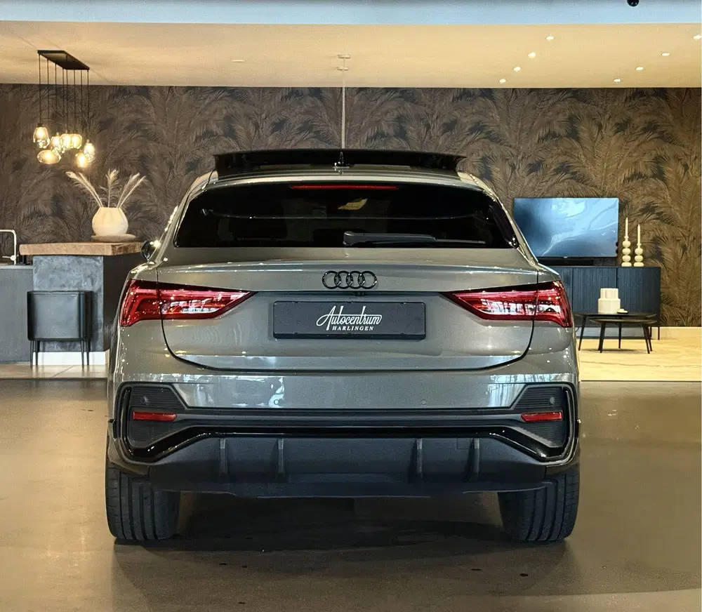 Audi Q3 35 TFSI S Edition I Pano I Automaat uit 2022, foto 4