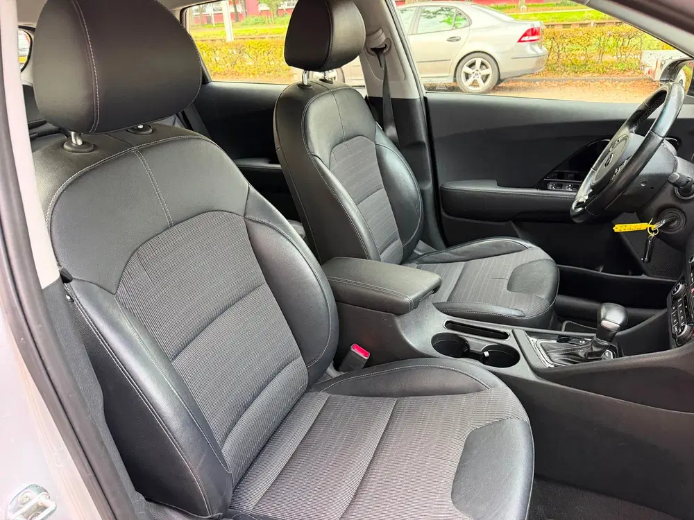 Kia Niro 1.6 GDi Hybrid DynamicLine uit 2019, foto 10