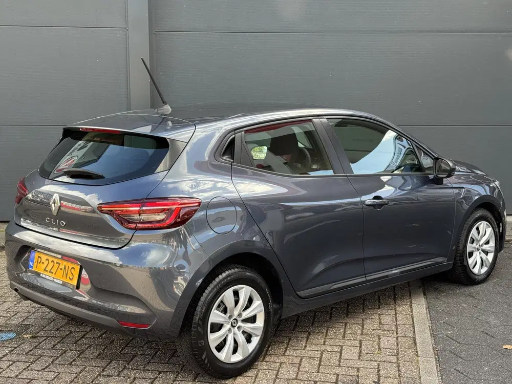 Renault Clio 1.0 TCe Life uit 2022, foto 2