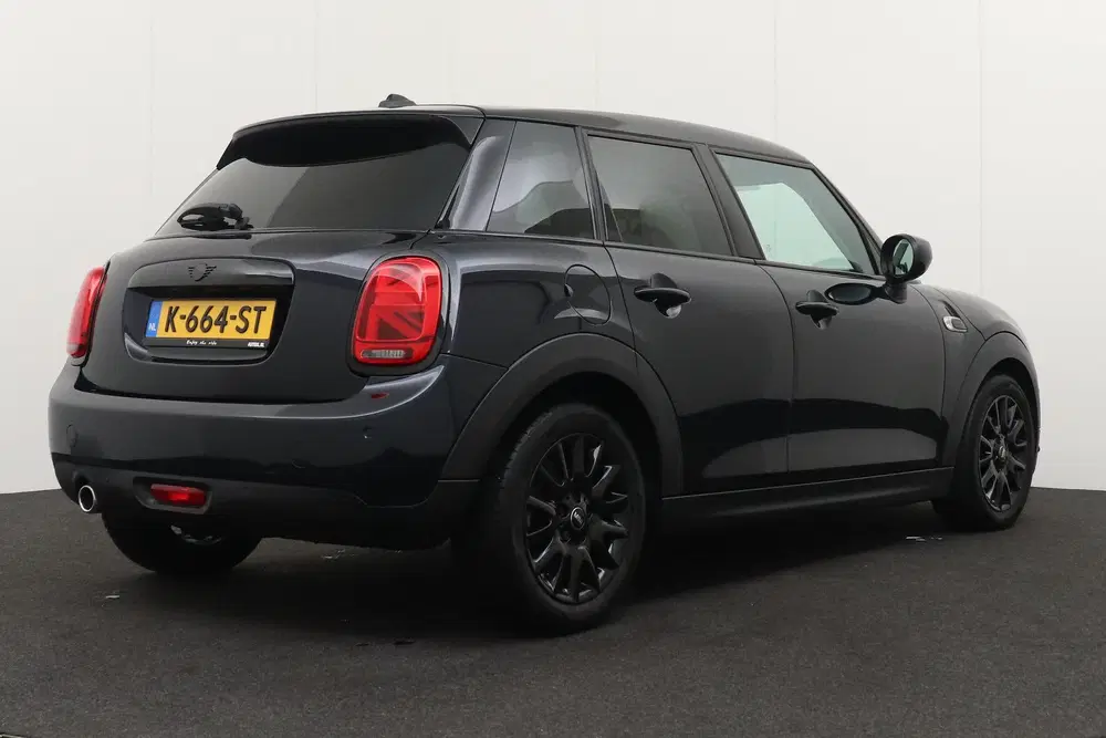Mini Cooper 1.5 136 PK Aut. Cooper Business+ Harman uit 2021, foto 2