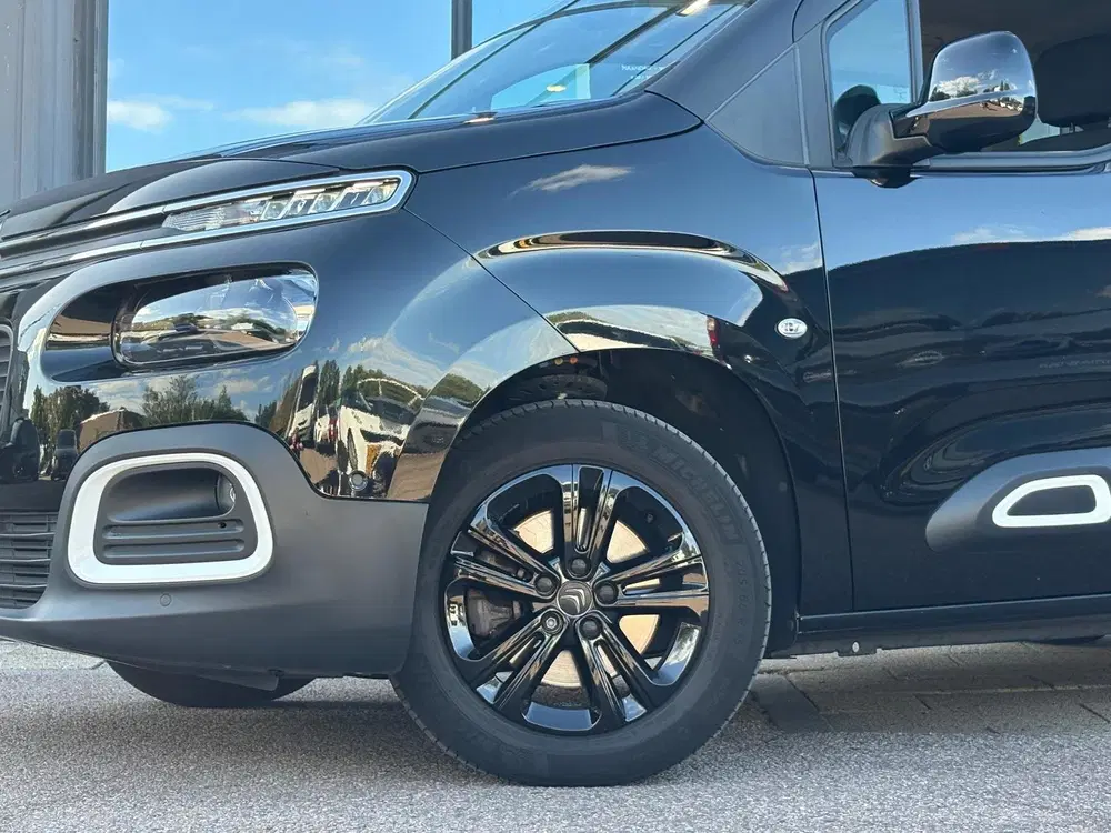 Citroën Berlingo Citroen Berlingo 1.2 PureTech Shine uit 2023, foto 2