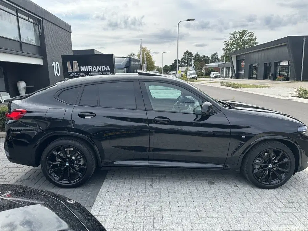 BMW X4 xDrive20i High Executive M-Pakket (bj 2023 uit 2023, foto 2