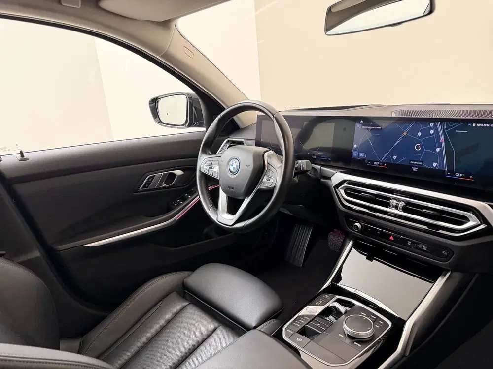 BMW 3-serie 3 Serie Touring 330e I Facelift I HUD I Ad uit 2022, foto 12