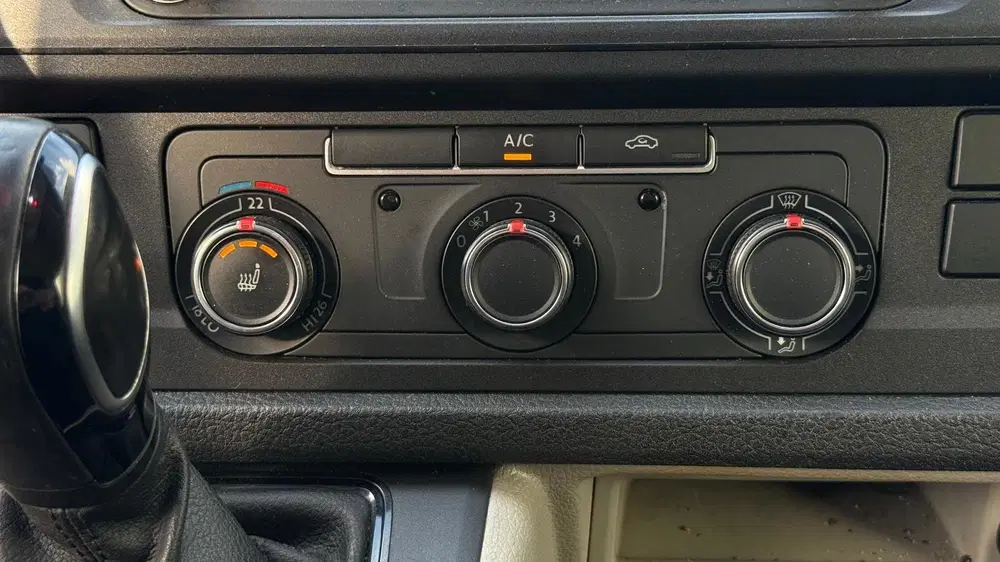 Volkswagen Transporter 2.0 TDI L2H1 DSG uit 2019, foto 13