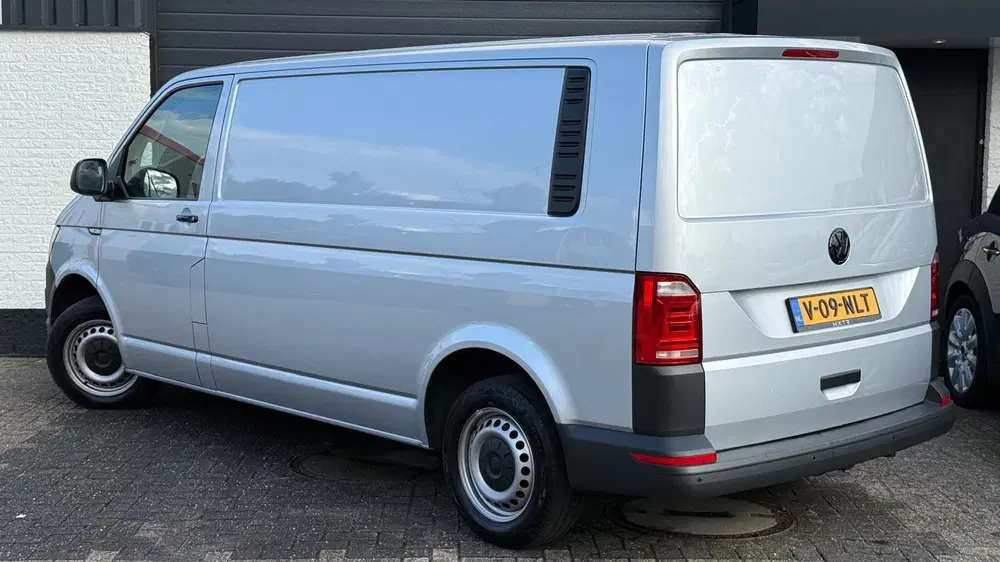 Volkswagen Transporter 2.0 TDI L2H1 DSG uit 2019, foto 2