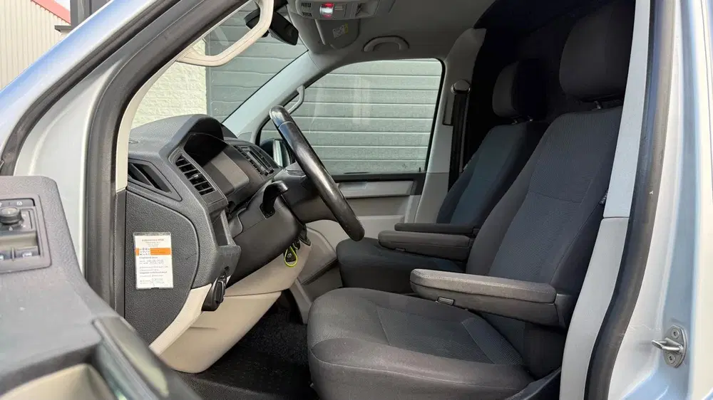 Volkswagen Transporter 2.0 TDI L2H1 DSG uit 2019, foto 3