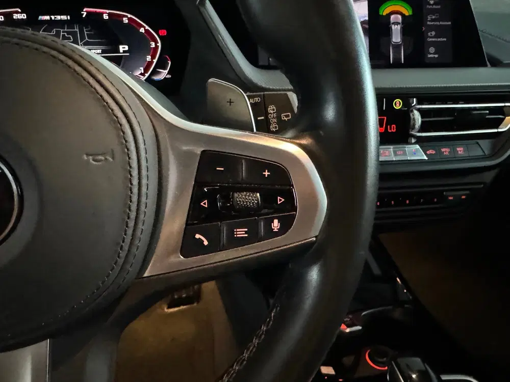 BMW 1-serie M135i xDrive Pano uit 2020, foto 13