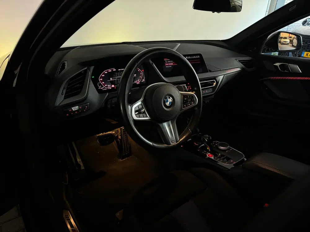 BMW 1-serie M135i xDrive Pano uit 2020, foto 9