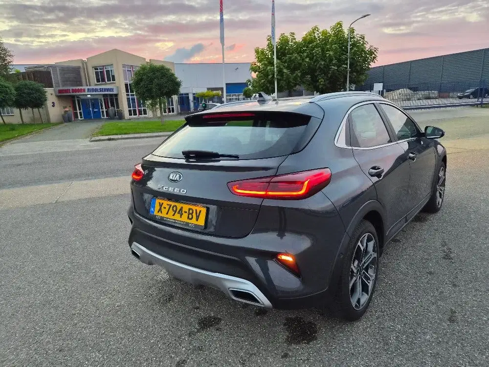 Kia XCeed 1.6 GDi Phev 141pk Dct6 2021 Grijs uit 2021, foto 2