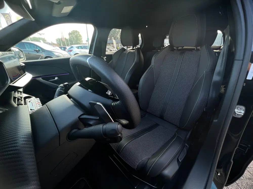 Peugeot 2008 1.2 Hybrid 145PK GT uit 2025, foto 13