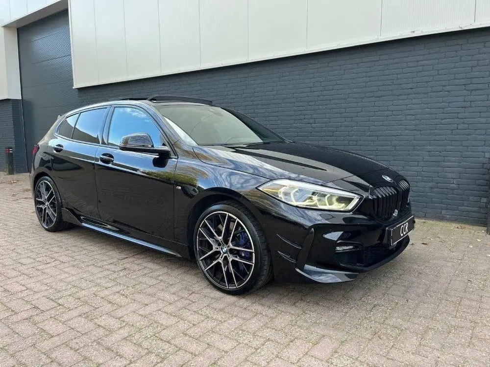 BMW 1-serie 118I M PERFORMANCE PANO KUIPSTOELEN CAMERA uit 2020