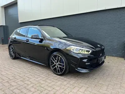 BMW 1-serie 118I M PERFORMANCE PANO KUIPSTOELEN CAMERA uit 2020