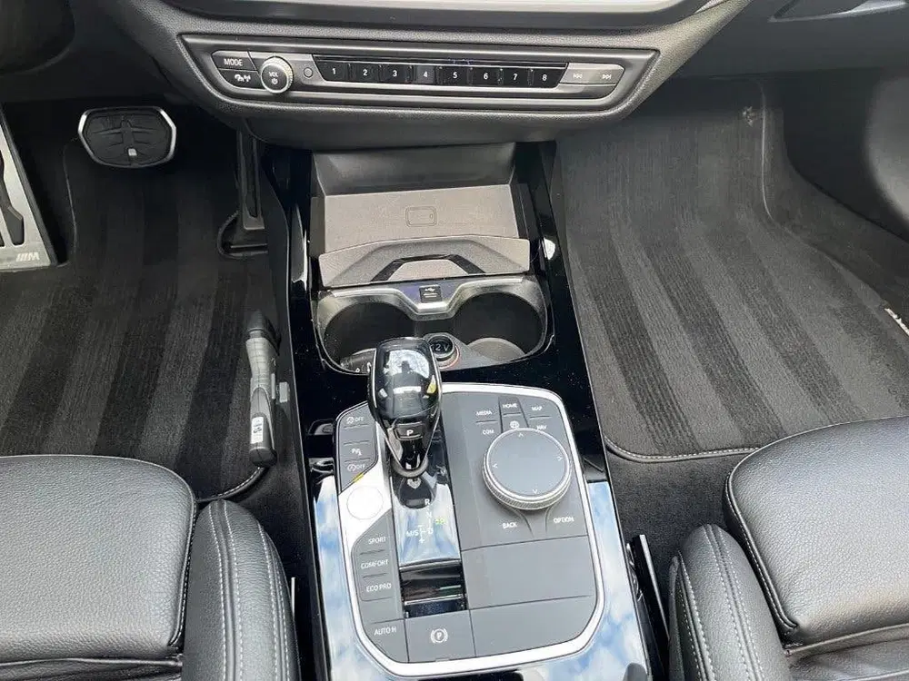 BMW 1-serie 118I M PERFORMANCE PANO KUIPSTOELEN CAMERA uit 2020, foto 12