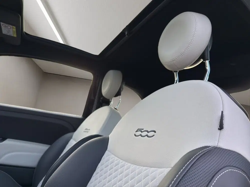 Fiat 500 1.0 Hybrid Dolcevita 2021 Zwart uit 2021, foto 4