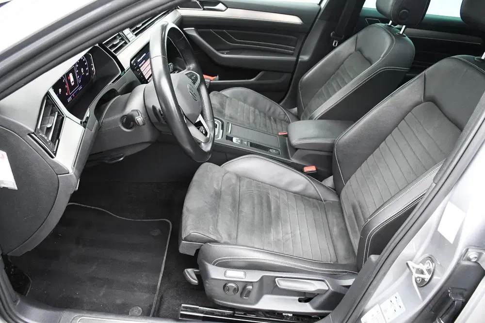 Volkswagen Passat 1.5 TSI Pano Trekhaak R-line Carpl uit 2021, foto 12