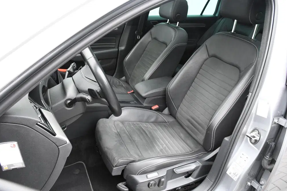 Volkswagen Passat 1.5 TSI Pano Trekhaak R-line Carpl uit 2021, foto 2
