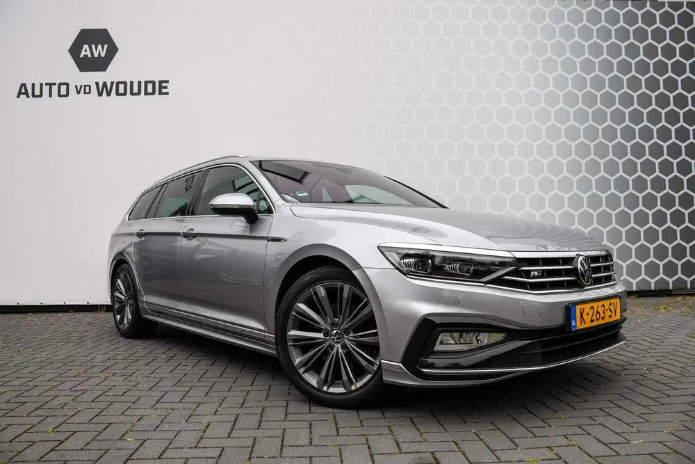 Volkswagen Passat 1.5 TSI Pano Trekhaak R-line Carpl uit 2021, foto 4