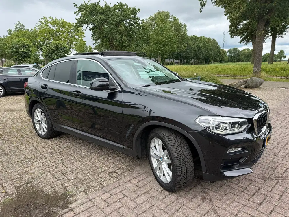 BMW X4 XDrive20i High Executive uit 2020, foto 5