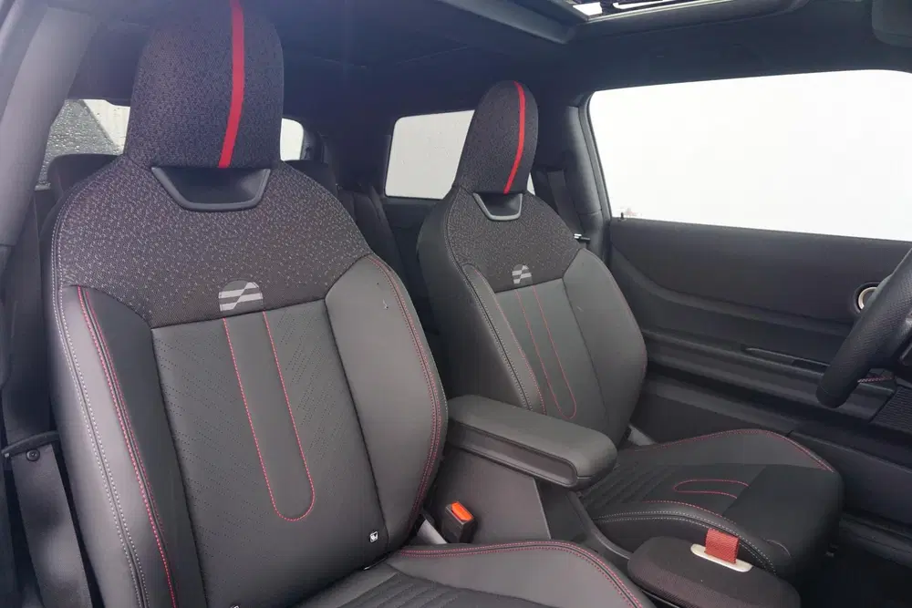 Mini John Cooper Works Cooper C John Cooper Works Uitvoering uit 2025, foto 8
